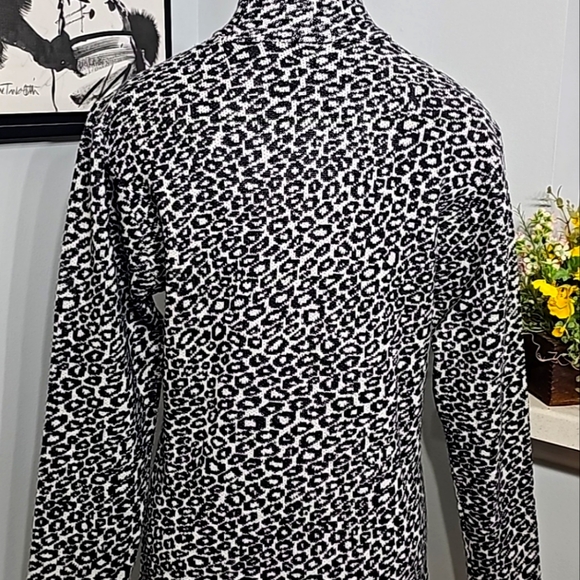 ST. JOHN KNITS Gorgeous Pristine Winter Mock Turtle Neck Black White Sweater - Picture 3 of 4